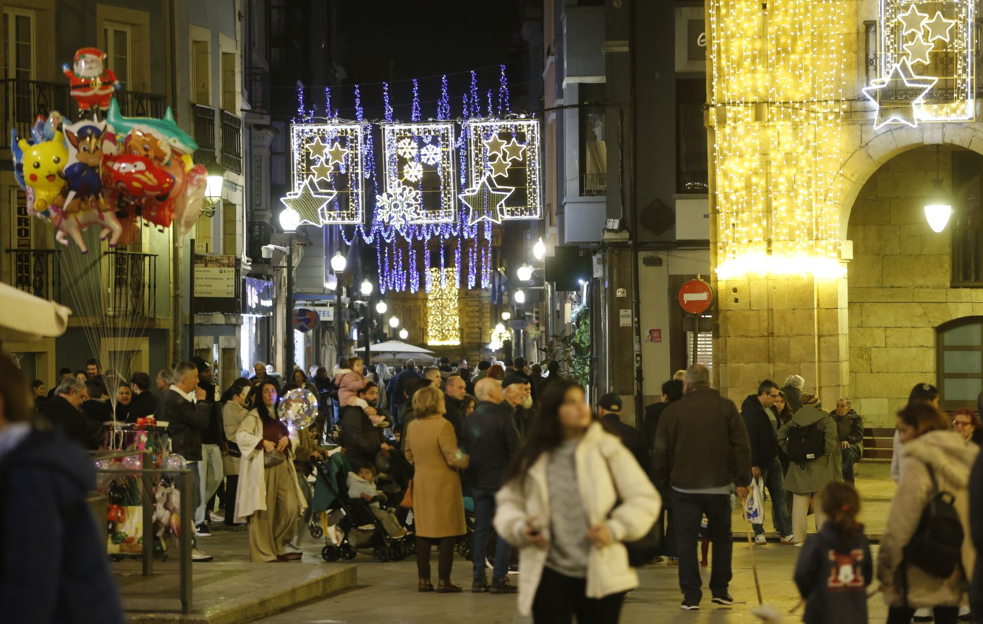 Luces, belenes, mercados y hasta pistas de patinaje: el puente de diciembre en Asturias lo tiene todo