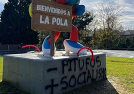 Pintadas en la figura de la 'Pitufina'.