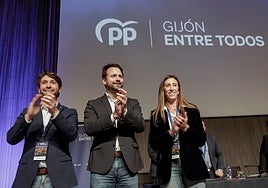 Andrés Ruiz, Álvaro Queipo y Ángela Pumariega, durante el congreso del PP de Gijón celebrado en febrero.