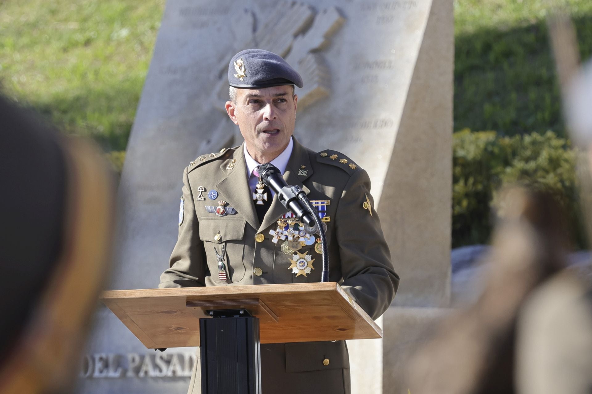 Parada militar y una despedida: las imágenes del Día de la Inmaculada en Cabo Noval