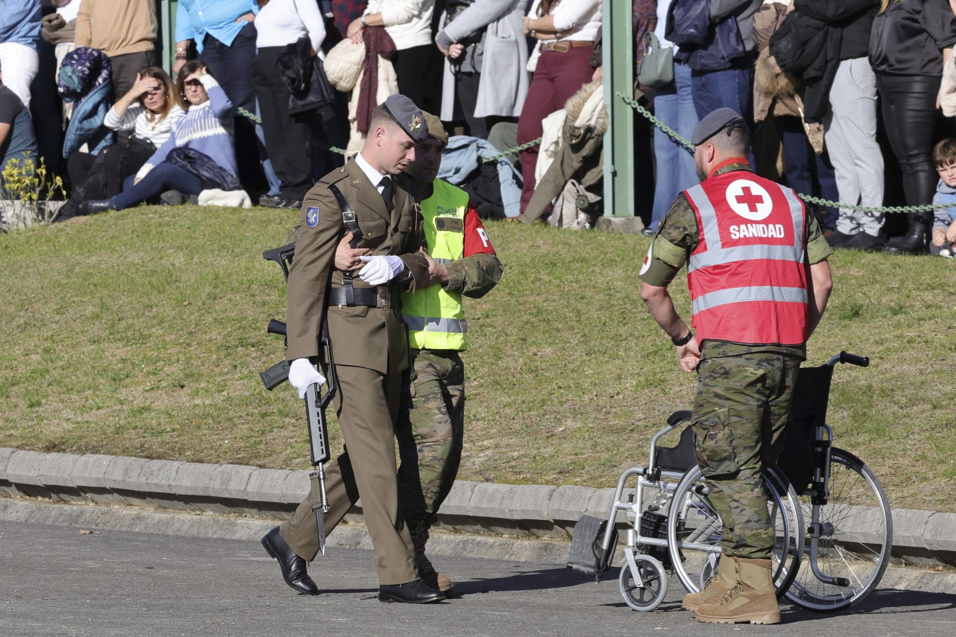 Parada militar y una despedida: las imágenes del Día de la Inmaculada en Cabo Noval