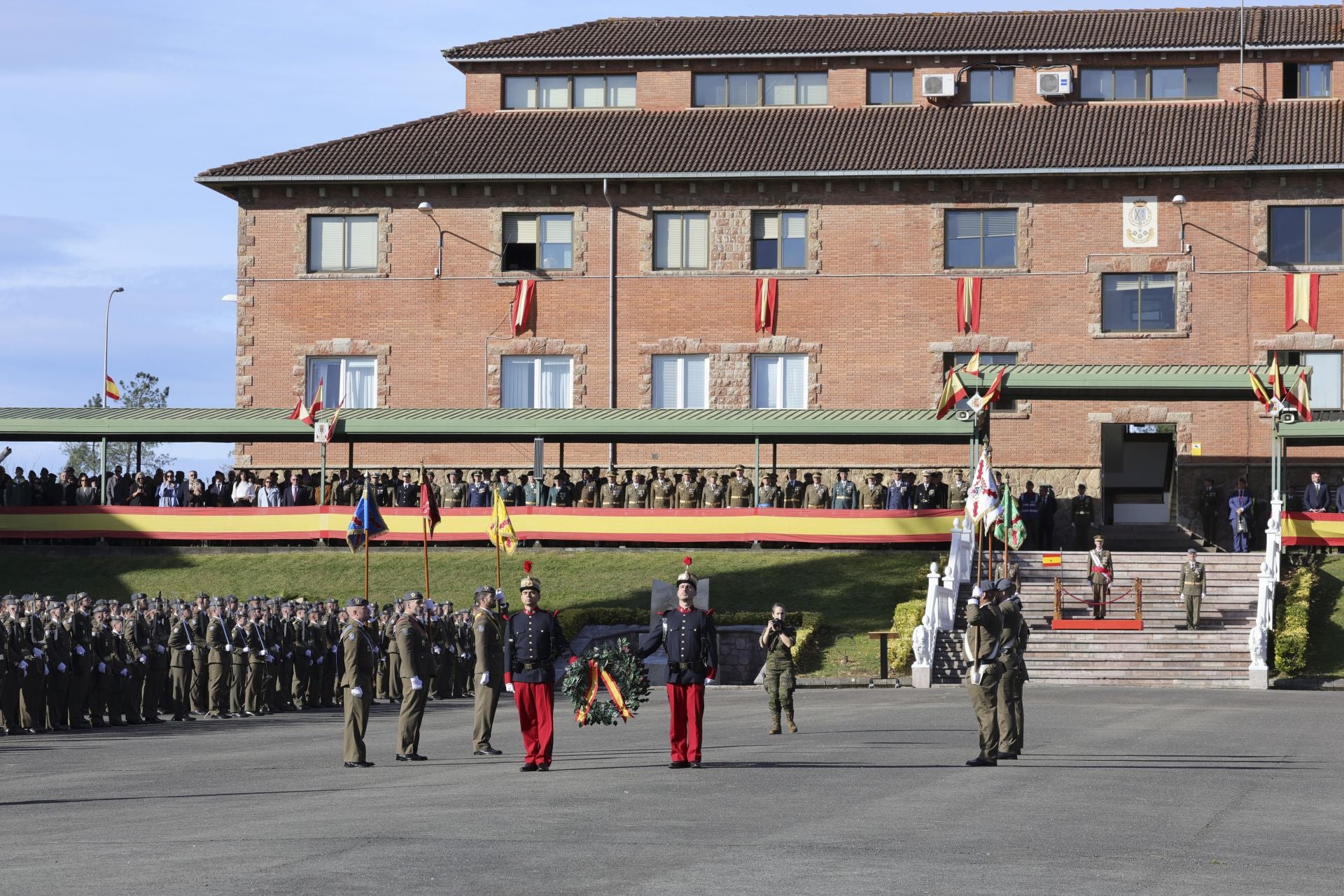 Parada militar y una despedida: las imágenes del Día de la Inmaculada en Cabo Noval