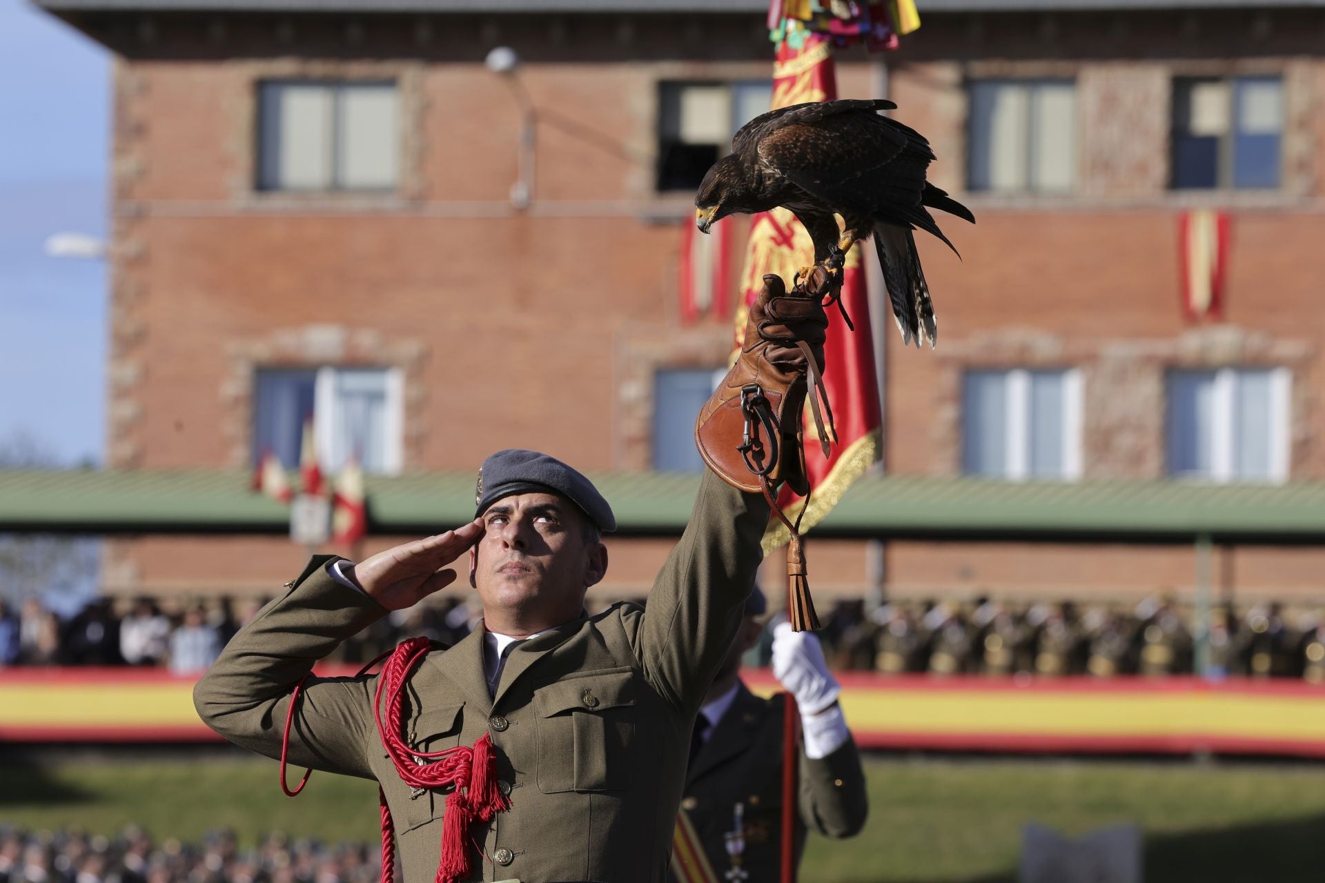 Parada militar y una despedida: las imágenes del Día de la Inmaculada en Cabo Noval