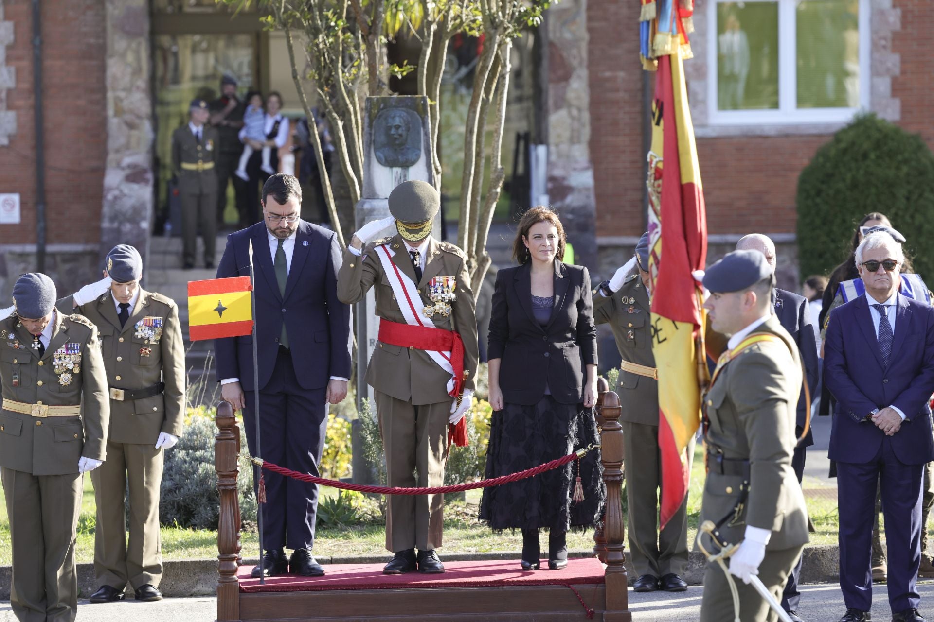 Parada militar y una despedida: las imágenes del Día de la Inmaculada en Cabo Noval
