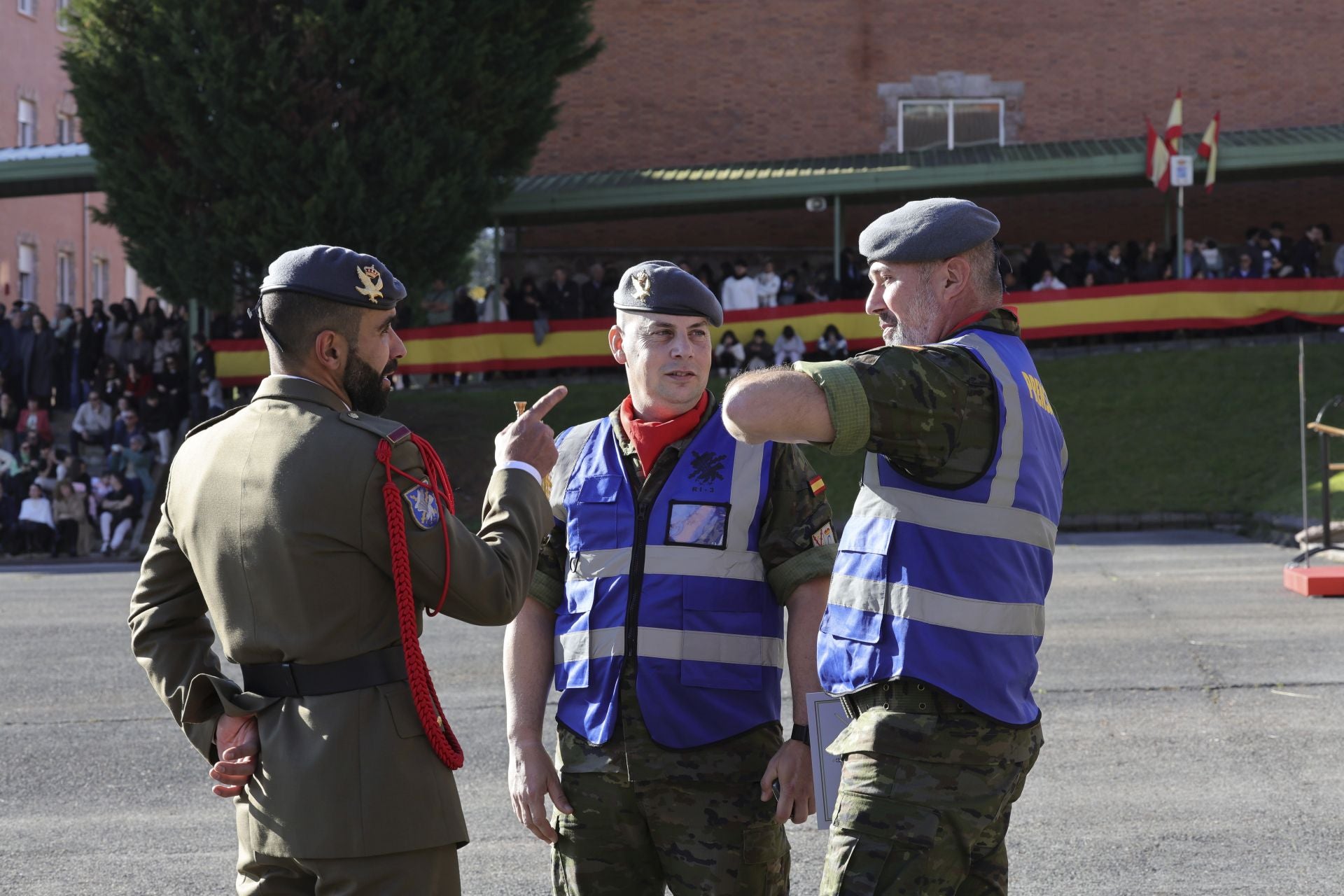Parada militar y una despedida: las imágenes del Día de la Inmaculada en Cabo Noval