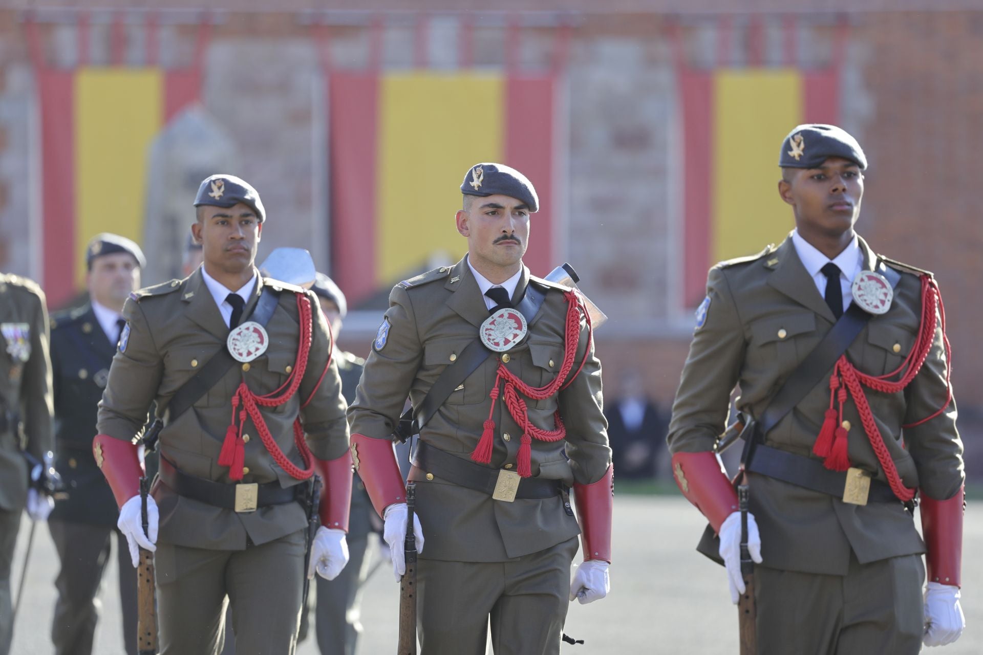 Parada militar y una despedida: las imágenes del Día de la Inmaculada en Cabo Noval