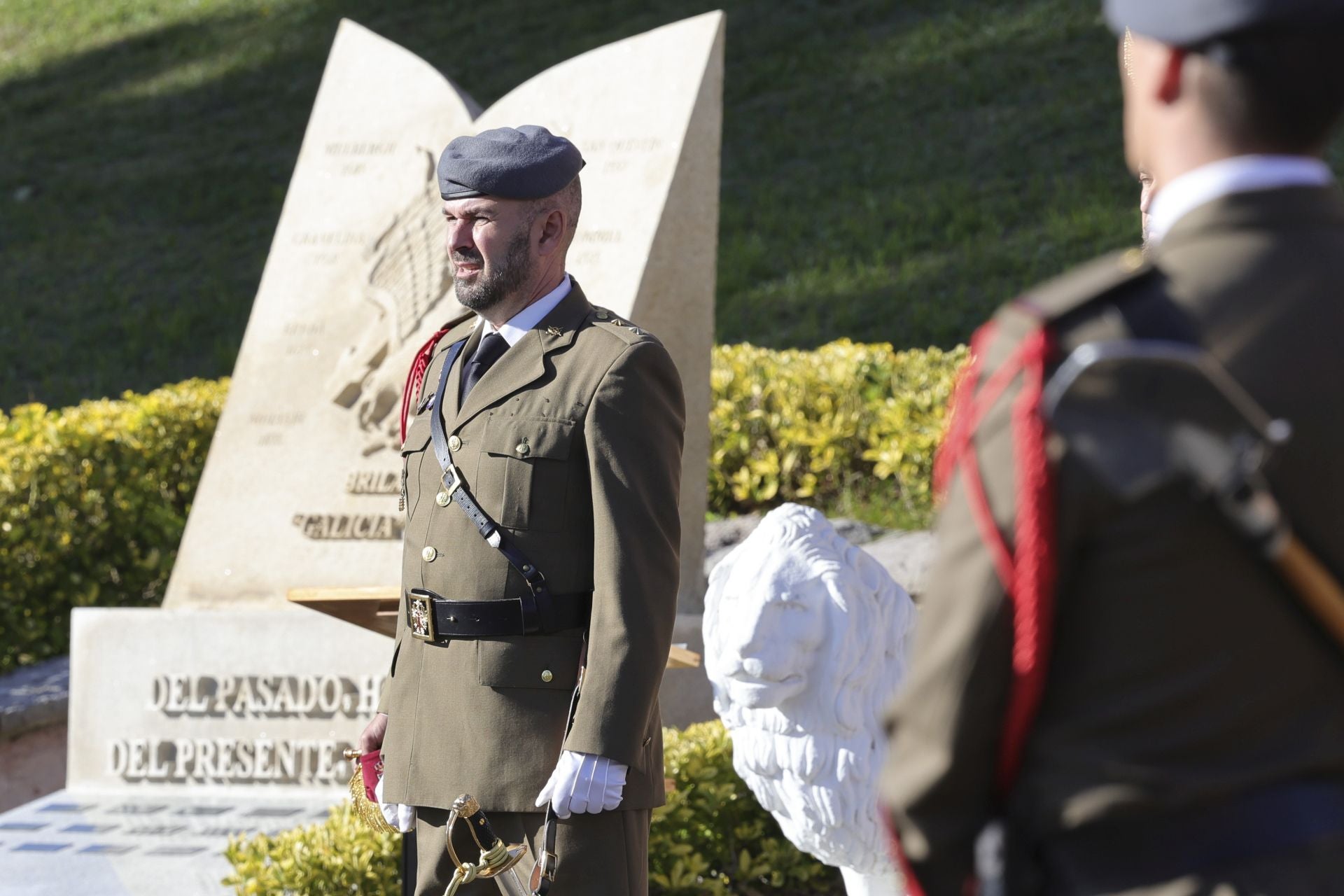 Parada militar y una despedida: las imágenes del Día de la Inmaculada en Cabo Noval
