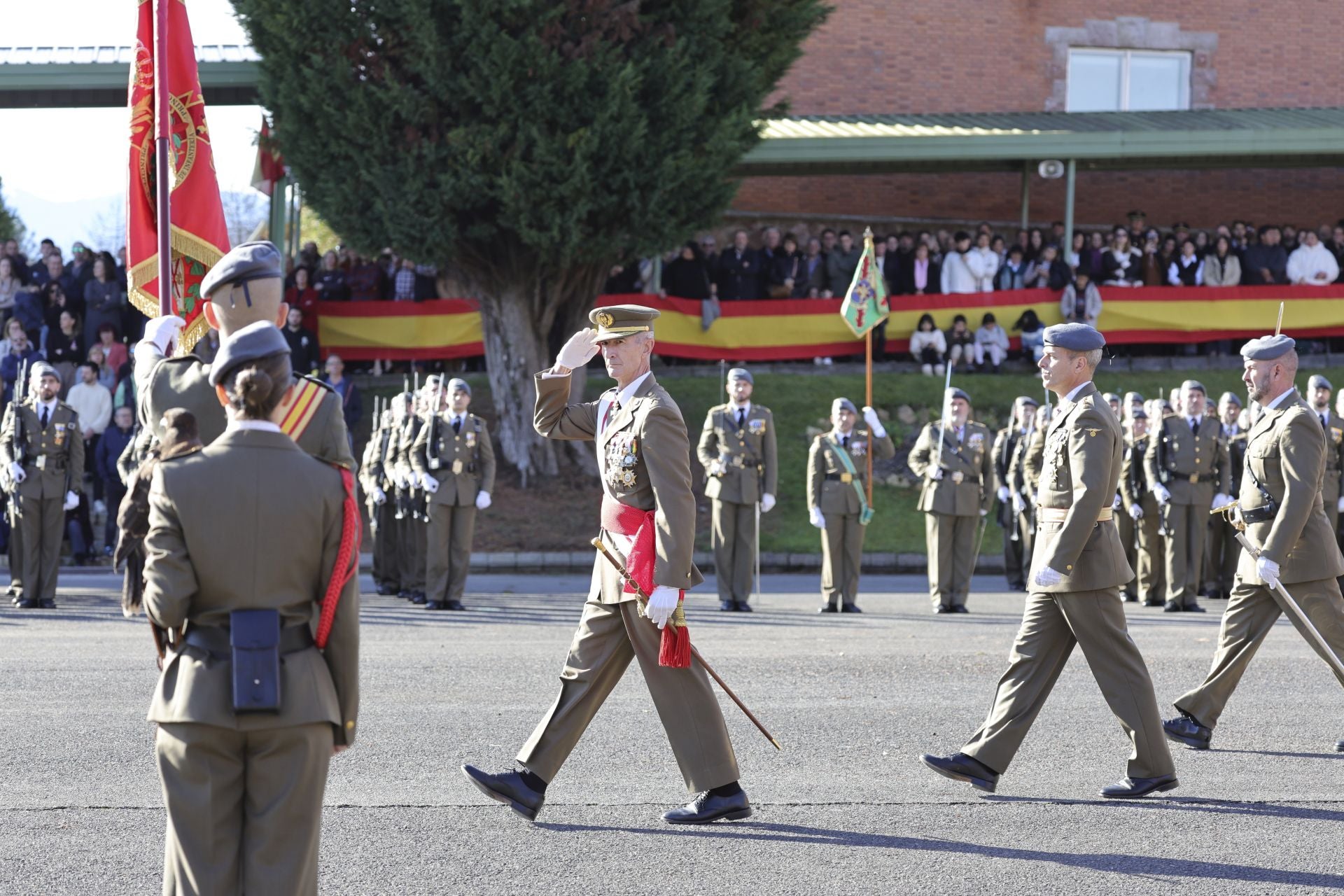 Parada militar y una despedida: las imágenes del Día de la Inmaculada en Cabo Noval