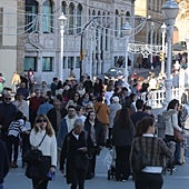 Imagen - Las altas temperaturas y la casi total usencia de lluvias animó la llegada de visitantes y las salidas de los propios gijoneses