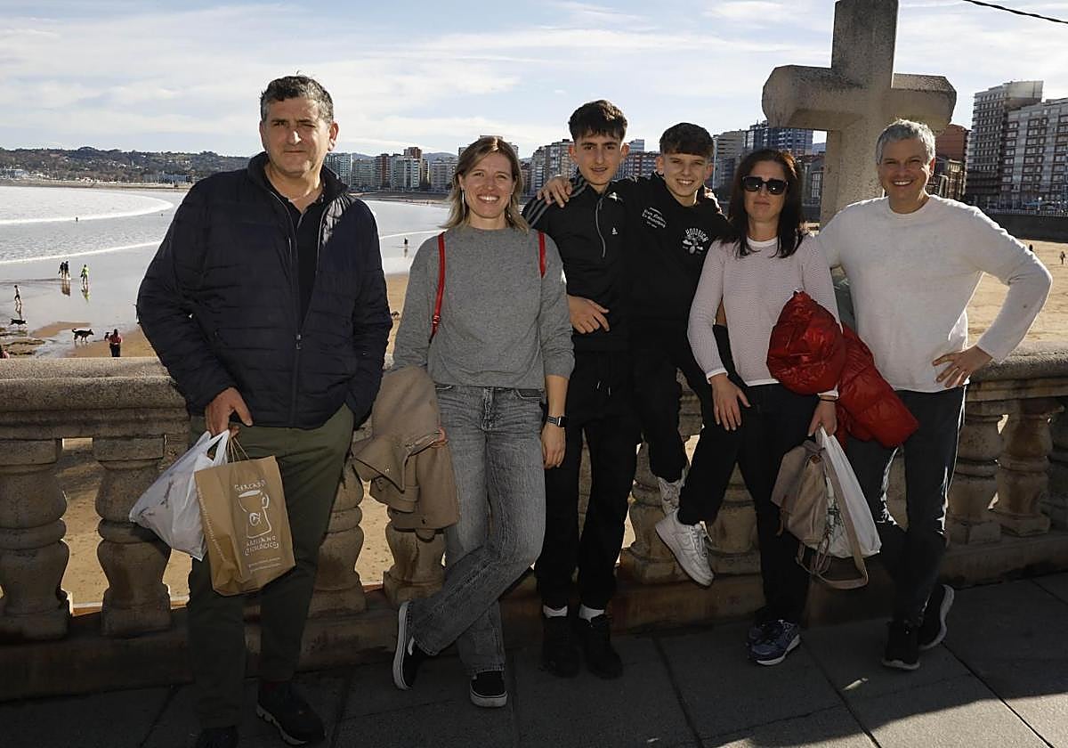 Alberto Beascoechea, Naiara Santín, Aimar Bascoechea, Ibón Nuñez, Mariví Palma y Bernardo Núñez de Vizcaya en San Lorenzo.