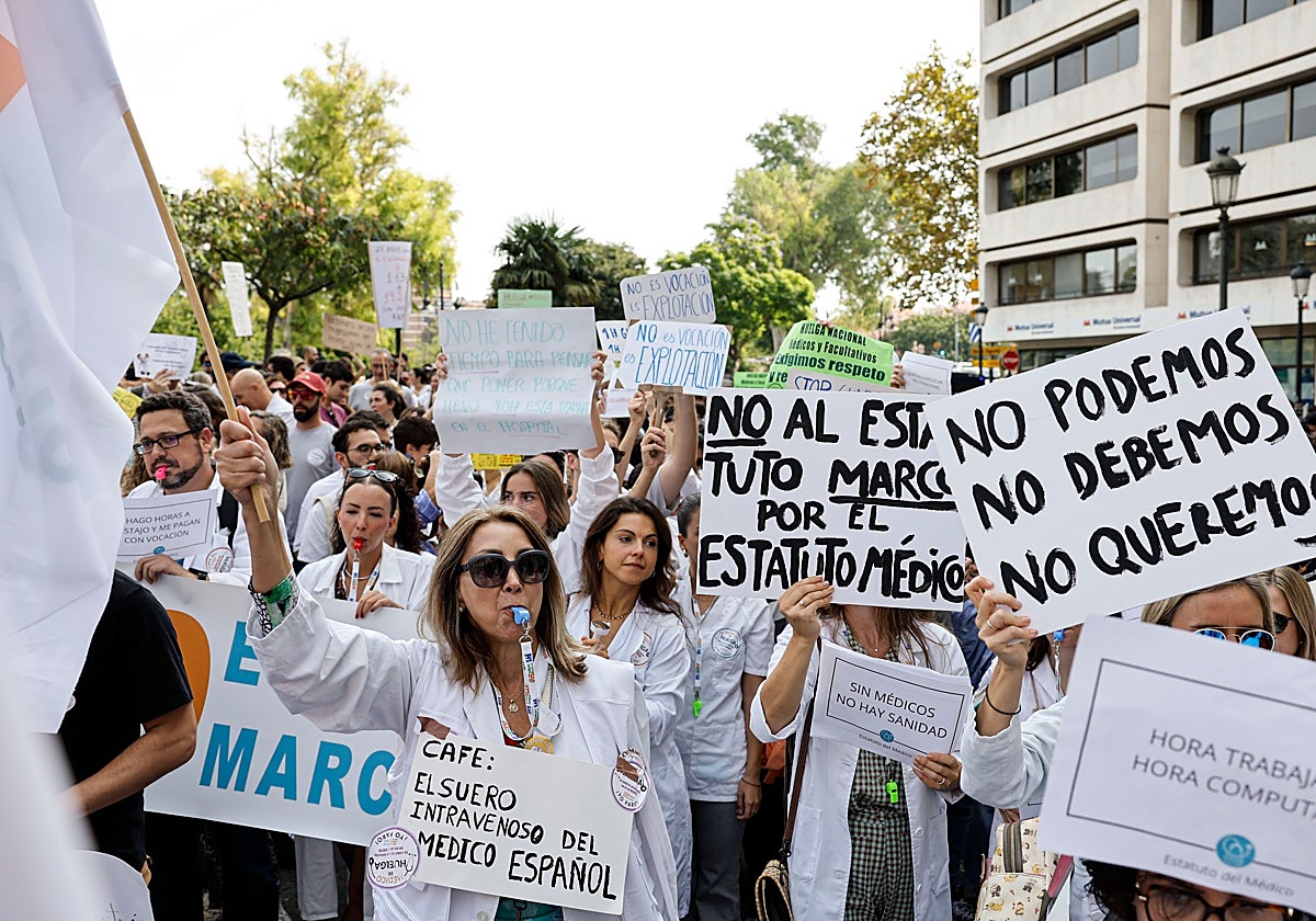 Médicos en una de las dos protestas anteriores contra la reforma del Estatuto Marco.