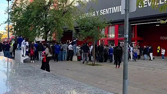Aficionados del Real Oviedo pidieron la dimisión de Carrión al acabar el encuentro