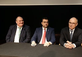 César Álvarez, Adrián Barbón y Luis Felipe Fernández.