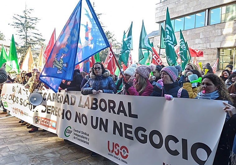 Las plantillas de los geriátricos privados exigen que Inspección de Trabajo investigue los centros