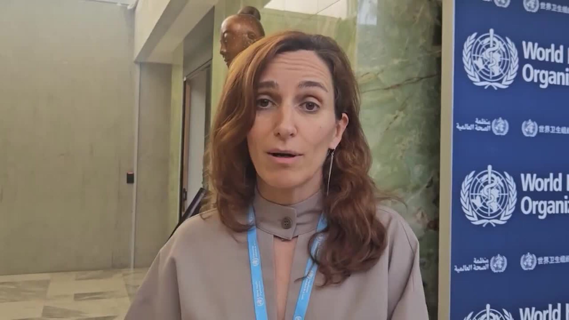 Sanidad prohibirá fumar en vehículos laborales, piscinas, campus y exteriores de salas de ocio