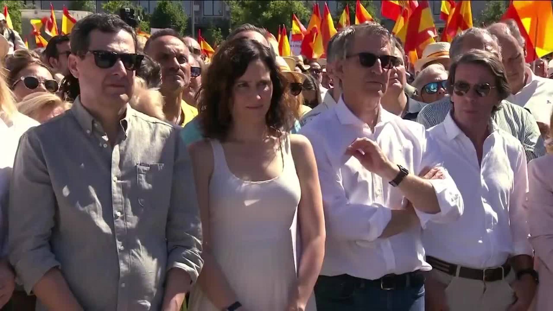Almeida espeta "al capo" Sánchez que quieren "recuperar la democracia" como en la Transición