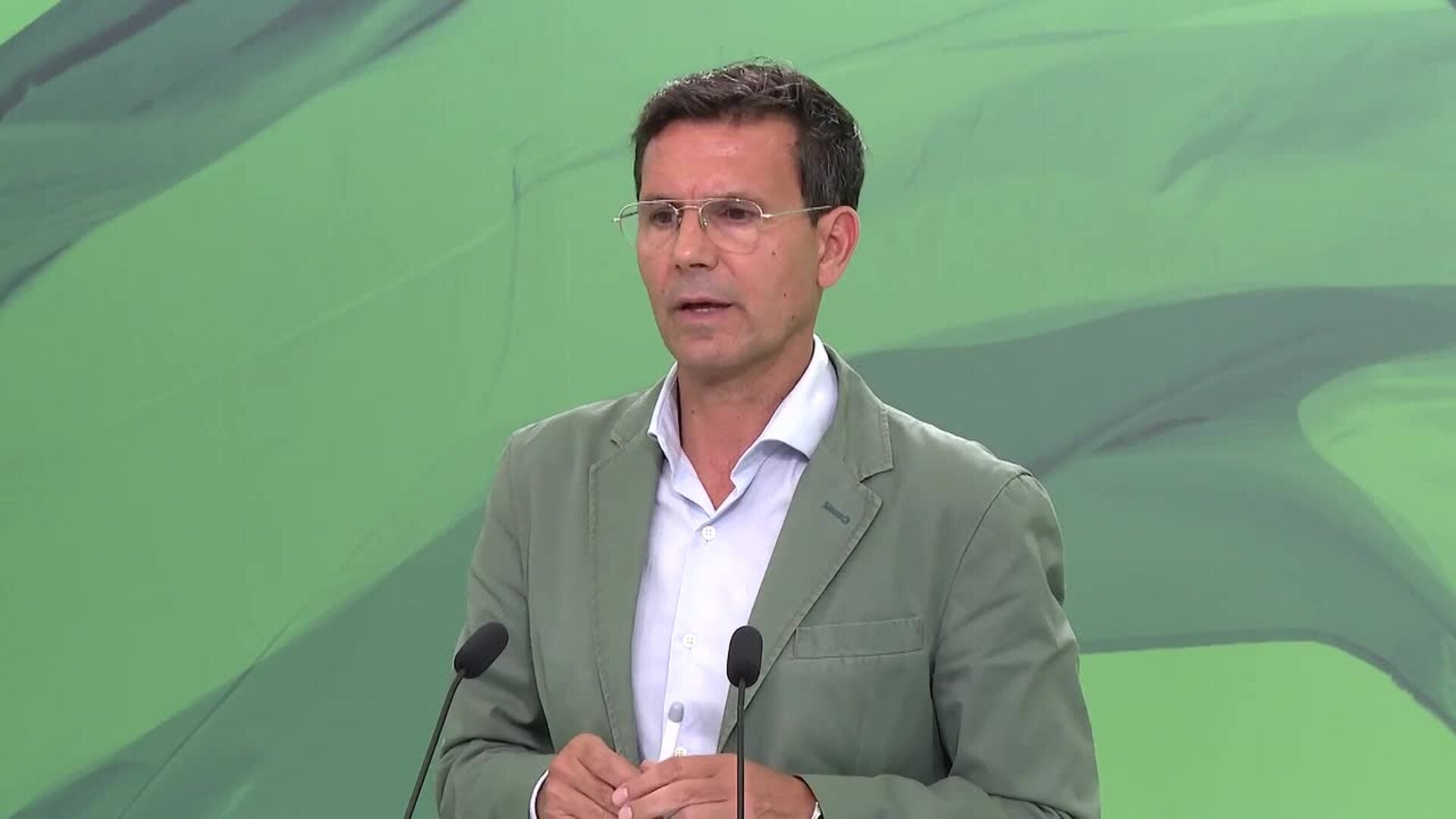 PSOE-A acusa a Moreno de "quitarse la careta" este domingo en Madrid