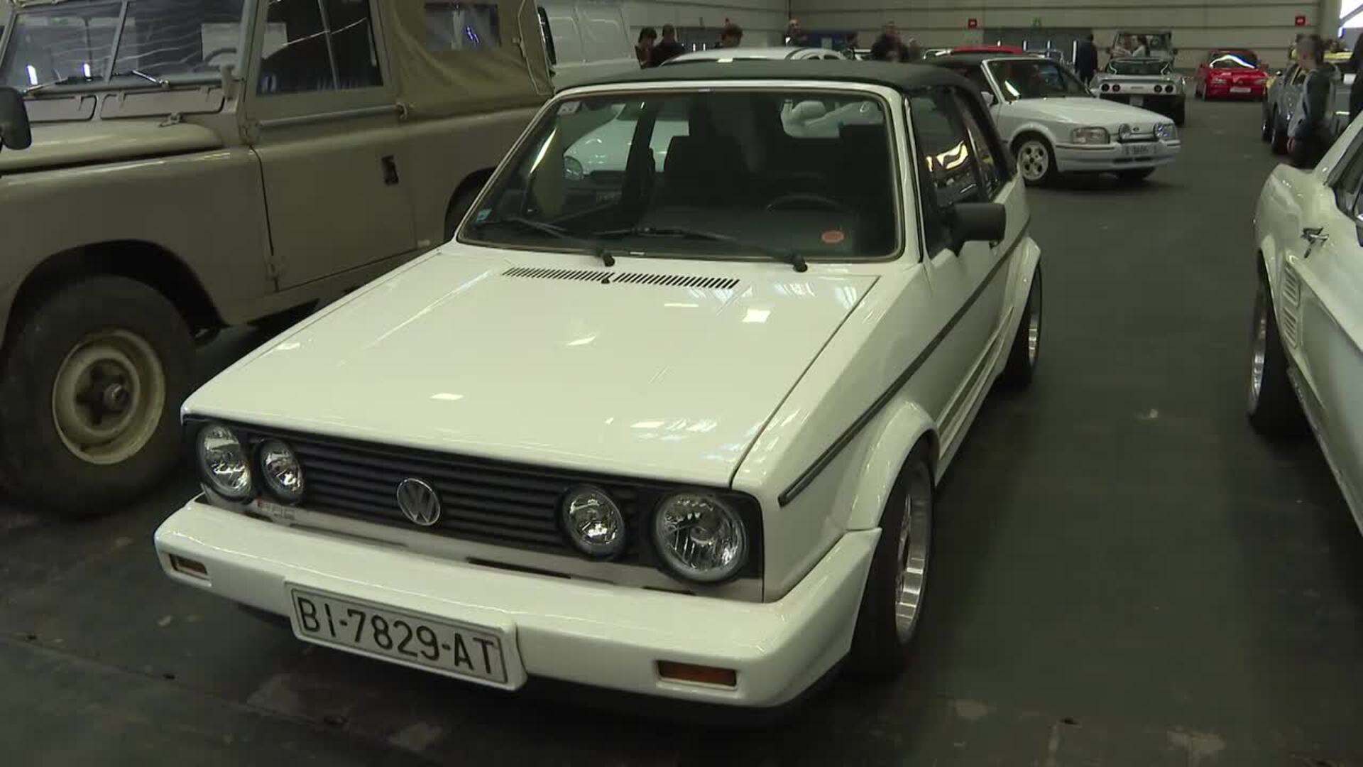 Retroclásica Bilbao llena de coches clásicos el BEC en su XIV edición