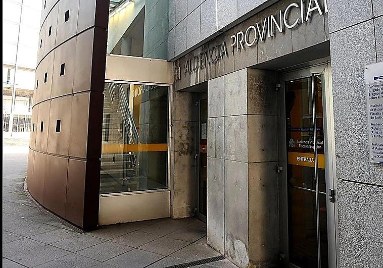 Un hostelero de Langreo acepta cinco años de prisión por abusar sexualmente de menores