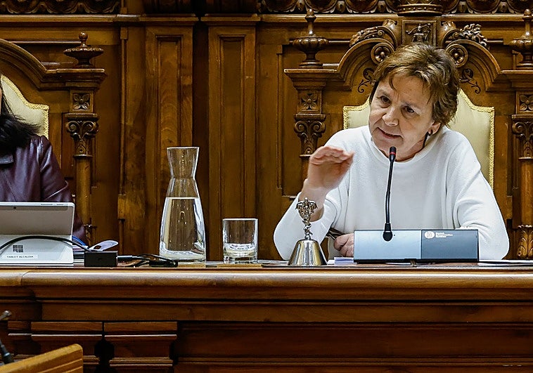 Moriyón abrirá una vía legal para solucionar los accesos al Puerto de Gijón sobre la base de que «el paso diario de camiones es un problema de salud»