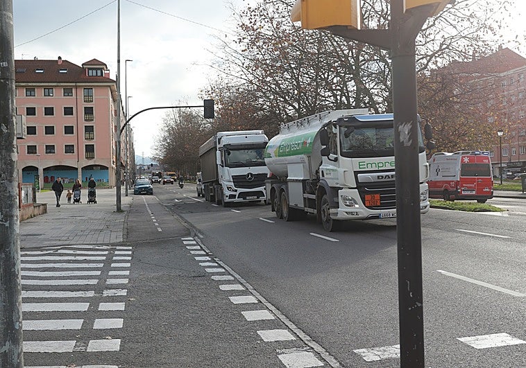 Gijón pide que el nuevo plan de calidad del aire obligue a los camiones a entrar al Puerto por Aboño