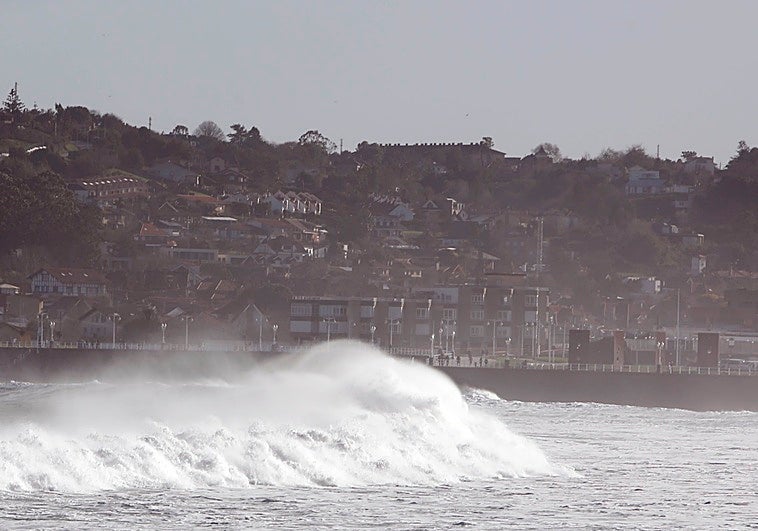 'Oriana' ya está en Asturias: la nieve pone en alerta naranja a la región