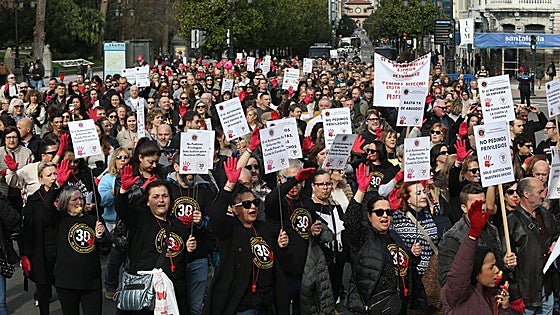 Cientos de autónomos toman las calles de Oviedo y de toda España contra la «asfixia» fiscal y burocrática
