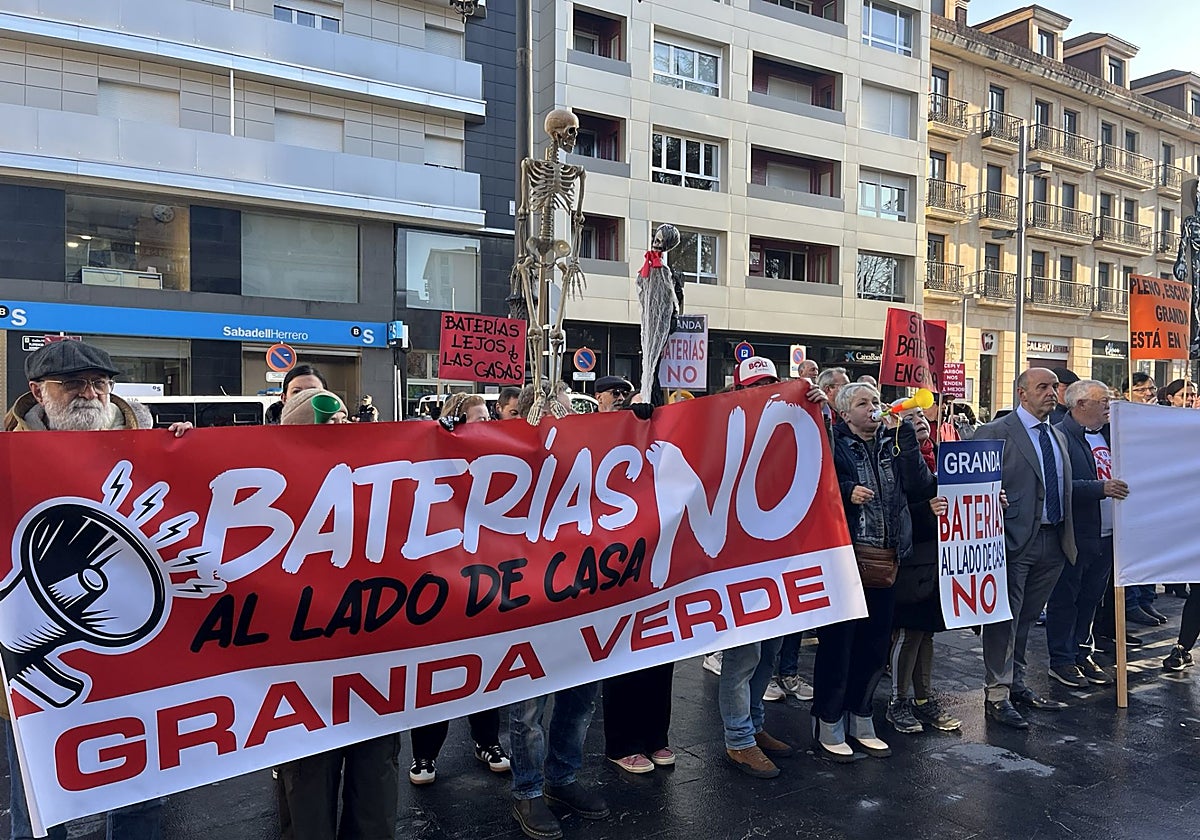 Los vecinos de Granda, en Siero, ante el parque de baterías: «Estamos ...