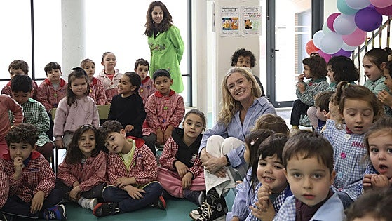 Leticia Álvarez, periodista «de honor» en el colegio Laviada de Gijón