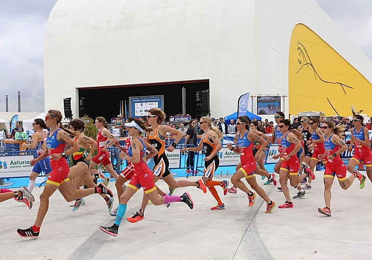 Todo listo para el comienzo del Duatlón Avilés en el Niemeyer