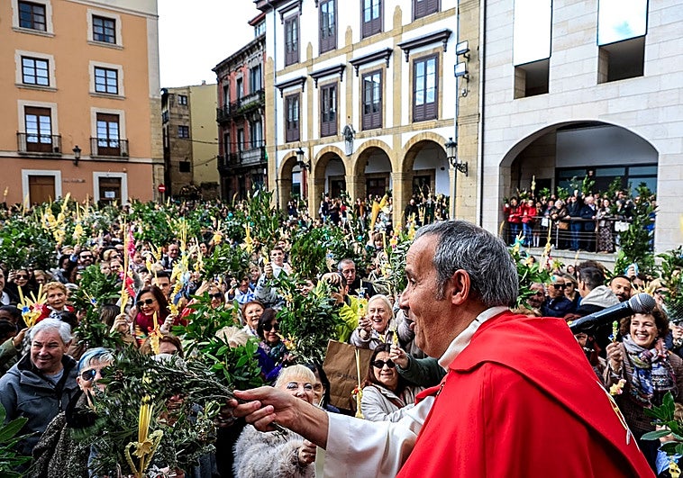 «Como siga subiendo la gasolina vamos a tener que pedirle a Jesús la borriquilla porque es imposible llenar el depósito»