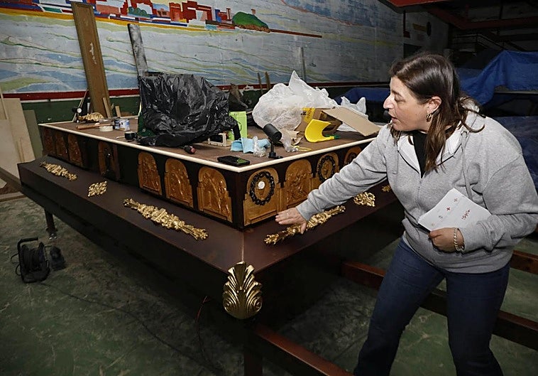 La tradición cambia de paso en su camino hacia el Calvario en Gijón