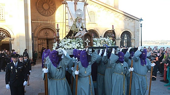 La procesión del Santo Entierro de Gijón en imágenes