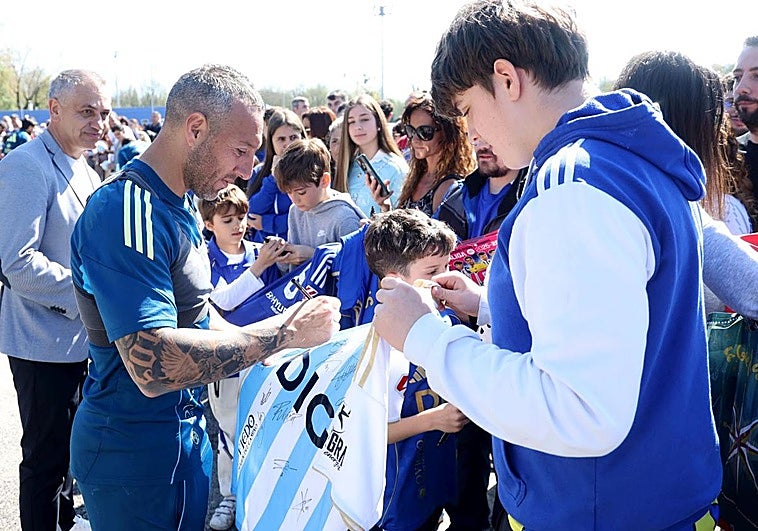 El Real Oviedo, arropado por su afición