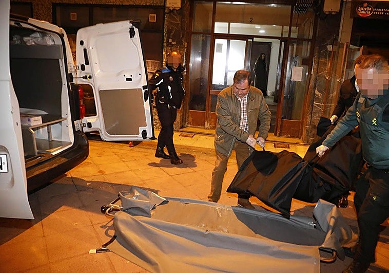 Un hombre muere en Villaviciosa tras ser apuñalado en el cuello