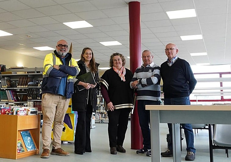 El centro polivalente de Carbayín Alto estrena luminarias