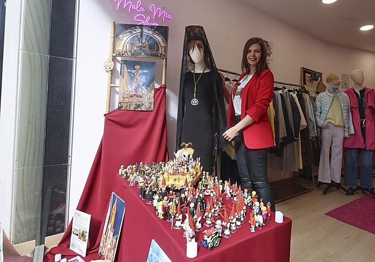 Los escaparates de Oviedo lucen de Semana Santa