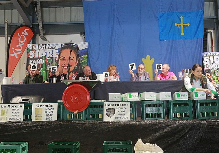 Marcos Rodríguez, de Salas, mejor elaborador de sidra casera de La Primer Sidre l'Añu de Gijón