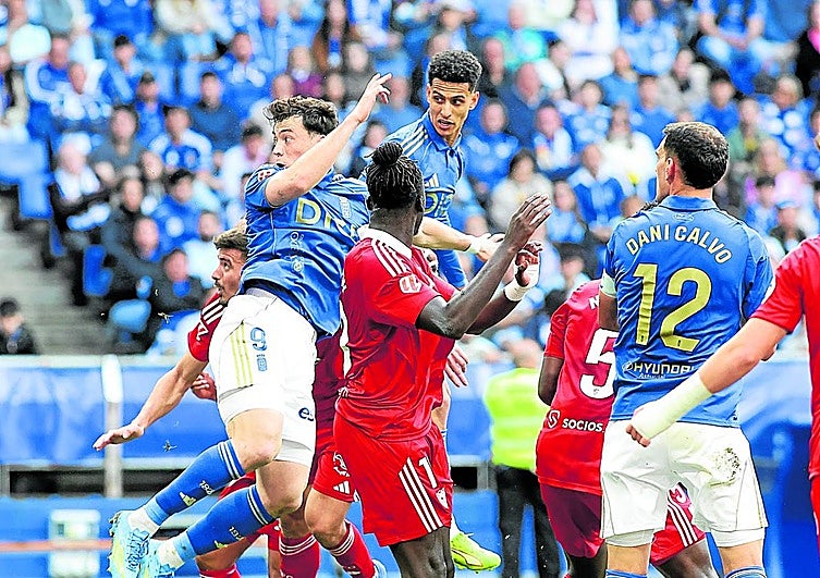 El Real Oviedo vuelve ganar y se aferra al hilo de vida