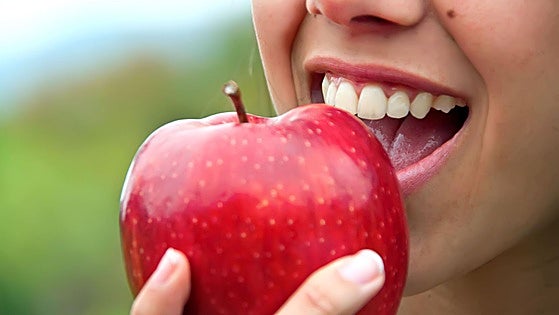Trucos para evitar que se oxide la manzana si tardas en hincarle el diente