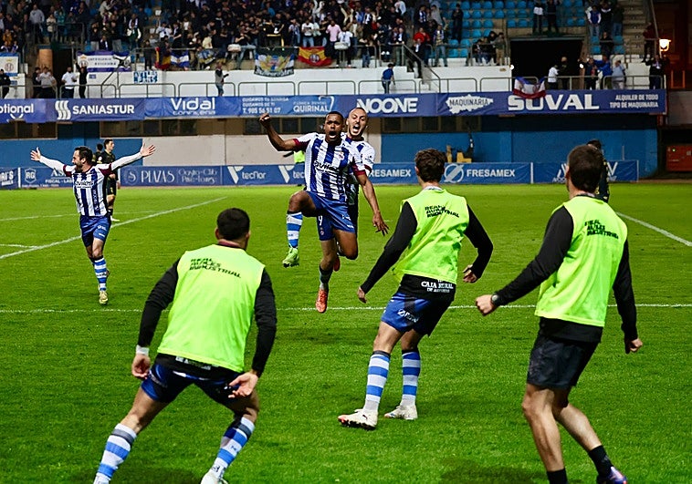 Quicala, jugador del Real Avilés: «Tenemos mejor equipo de lo que dice la clasificación, pero eso hay que demostrarlo»