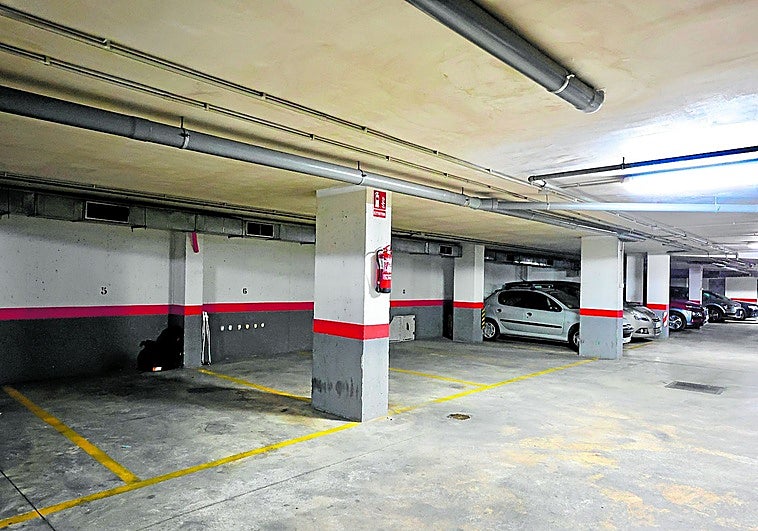 La deuda por impagos en vivienda pública en el Principado alcanza los 2,2 millones y la consejería anuncia fórmulas para dar salida a garajes vacíos