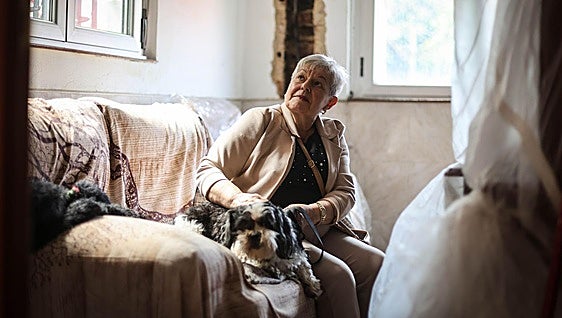 Una vecina, sin poder volver a su casa desde la explosión en Mieres: «El seguro está esperando a que me muera. No puedo más»