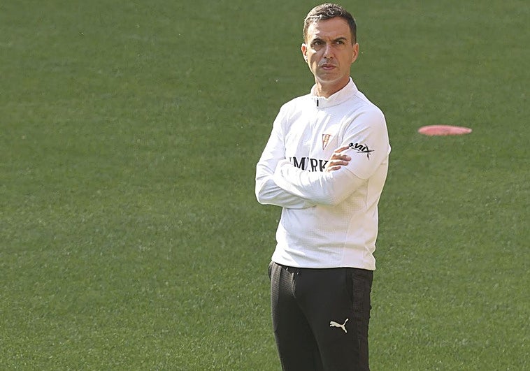 Borja Jiménez, entrenador del Sporting: «No me imagino que en otro escenario que no sea salir de Burgos victoriosos»