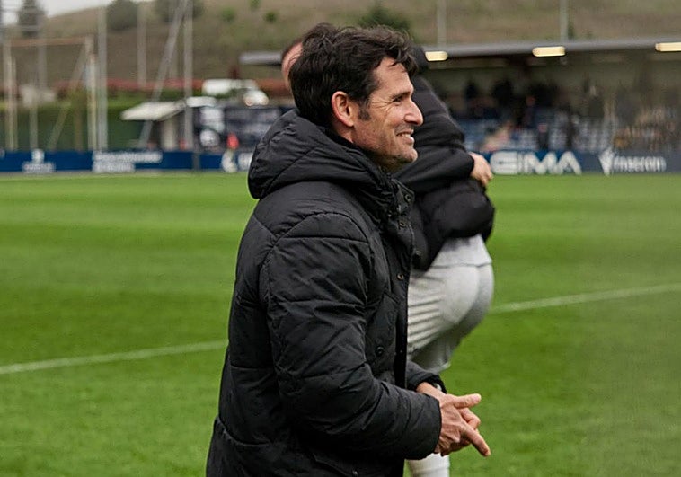 Lolo Escobar da con la tecla en el Real Avilés