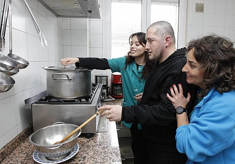 El centro de atención a personas sin hogar de Avilés alcanza su capacidad máxima