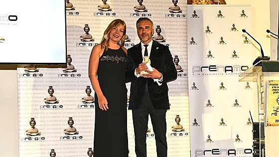 Ernesto Suárez- Machargo, diseñador y consultor piloñés galardonado con un premio nacional: «En Asturias se viste muy discreto y elegante»