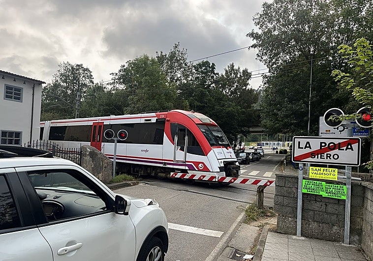 Adif suprimirá 13 de los 18 pasos a nivel de Feve en Siero, incluido el de El Bayu de La Pola