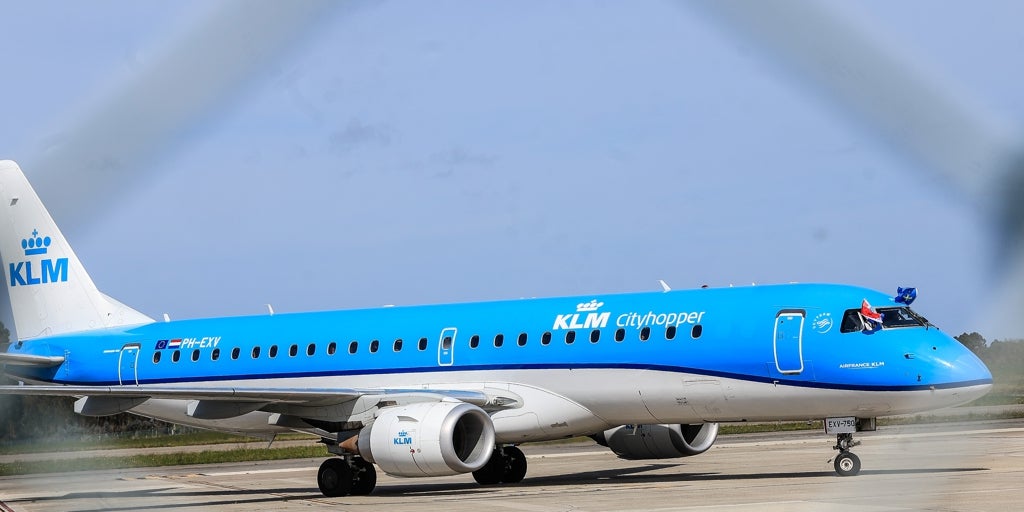 Asturias coge el vuelo que pierde Santiago de Compostela
