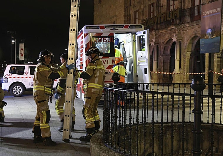La Policía investiga las causas por las que una joven se precipitó al pozo de la Barquera en Gijón